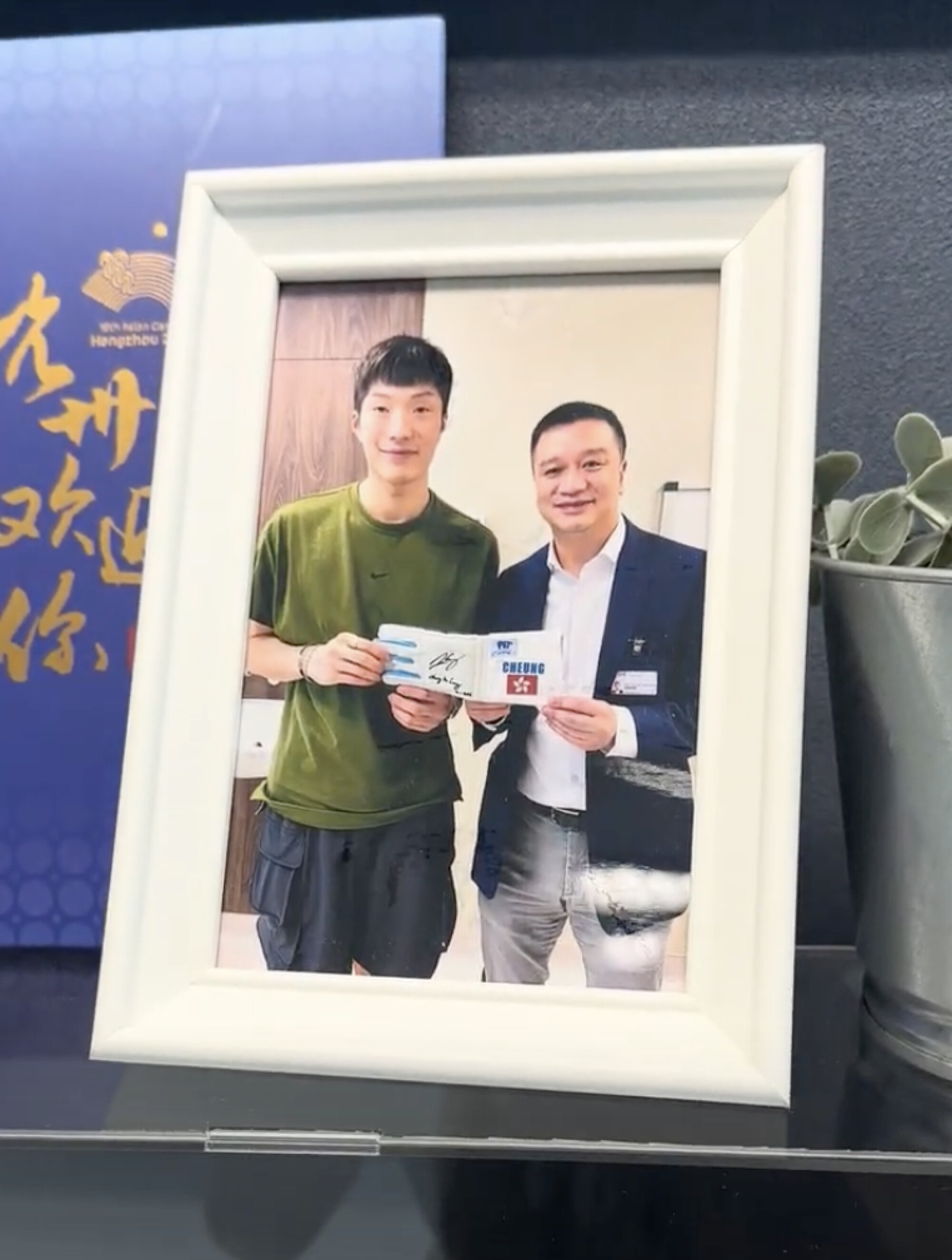 兩屆奧運會金牌得主張家朗與容醫生的合照