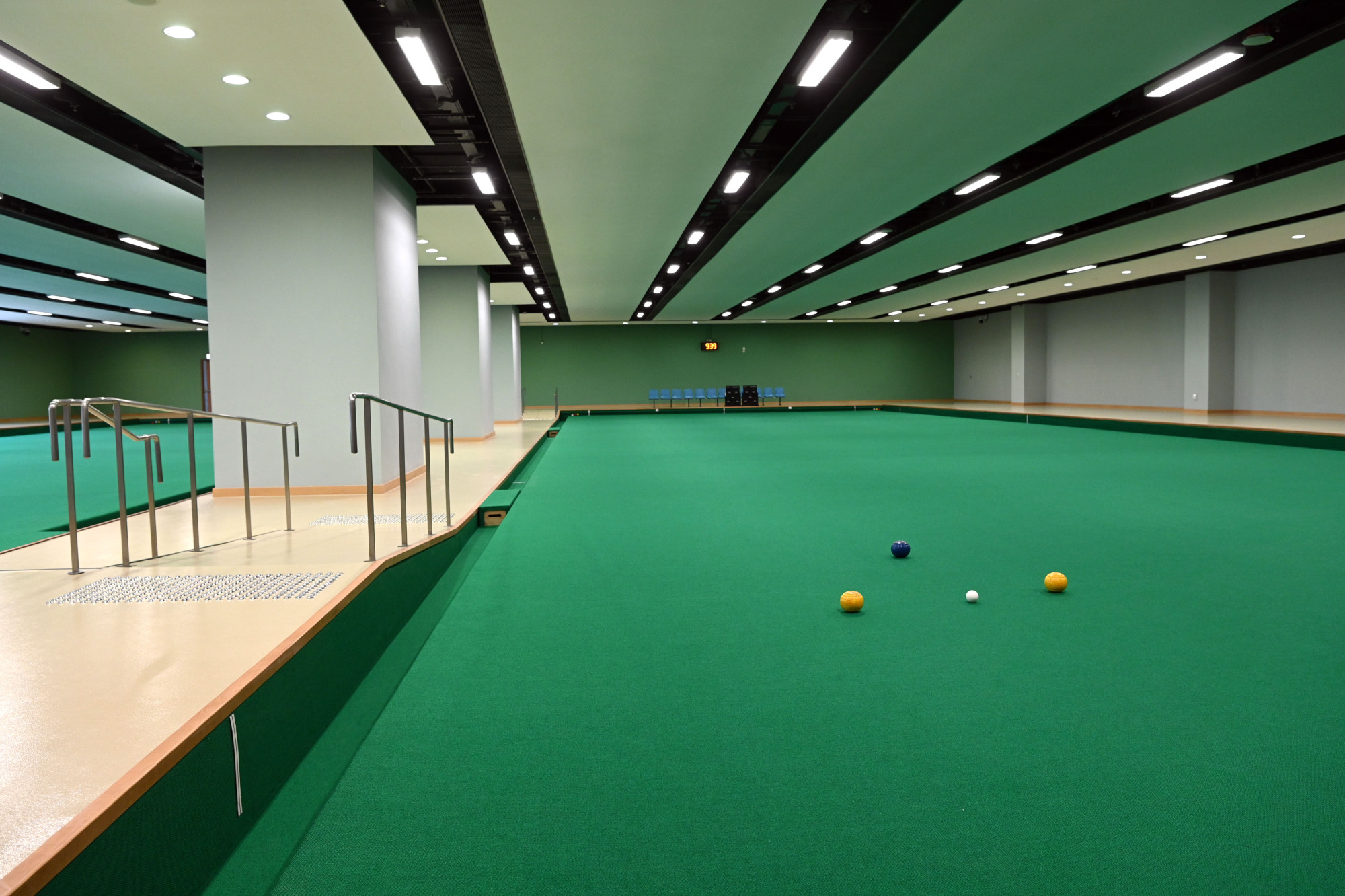 東昌街體育館現代化的室內草地滾球場